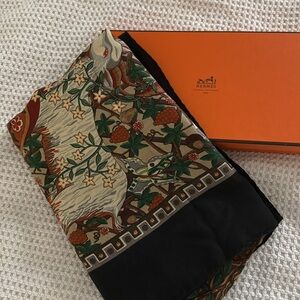 Hermes shawl